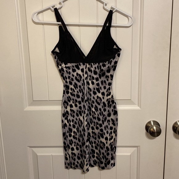 💥 SIZE XS VICTORIA’S SECRET PUSH UP SHAPING SLIP W PANTY💥 - Picture 7 of 9